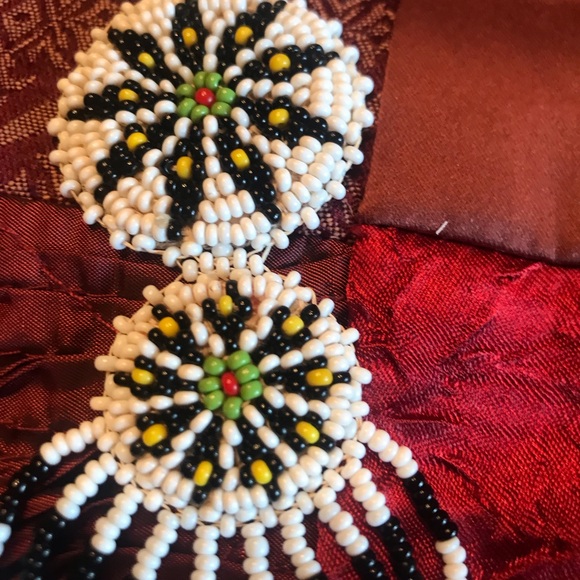 NATIVE AMERICAN FOLK ART BEADED NECKLACE 18” - Picture 3 of 16